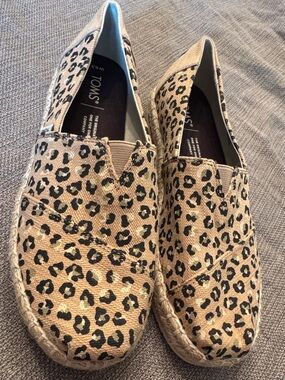 TOMS Leopard-Print Espadrilles in Tan and Black 6.5W